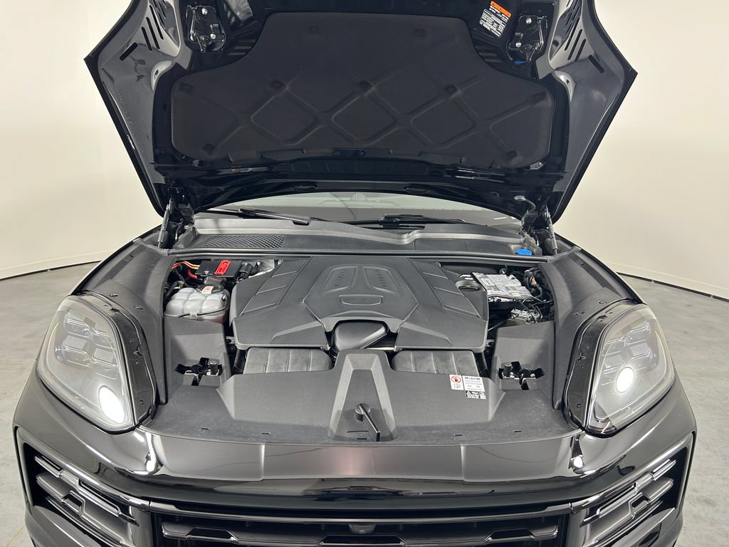 Used 2024 Porsche Cayenne Coupe AWD/4WD image 30