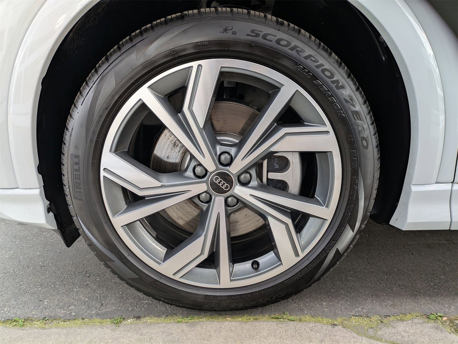 Used 2025 Audi Q4 e-tron Prestige image 27