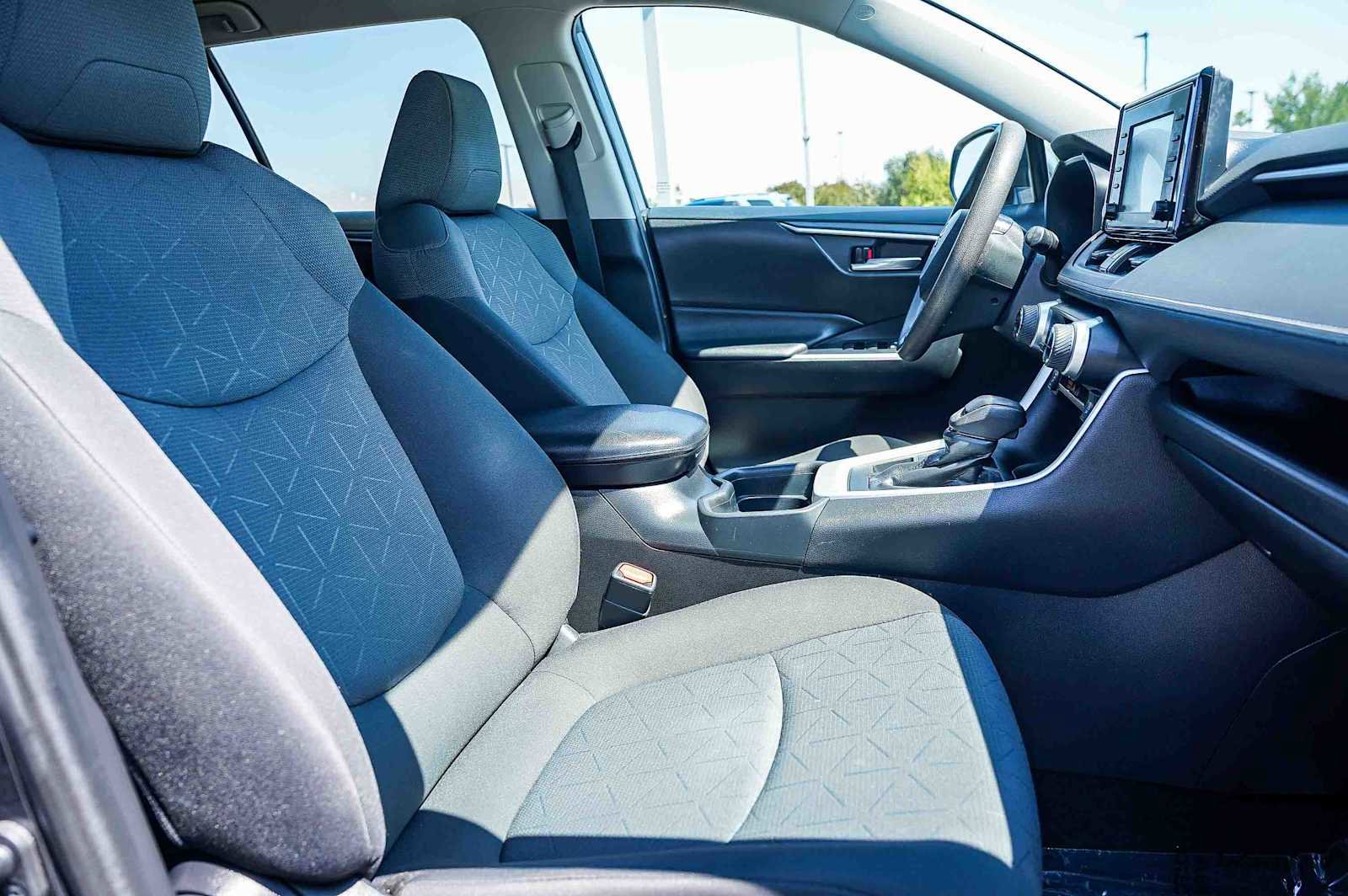 Used 2020 Toyota RAV4 XLE image 12