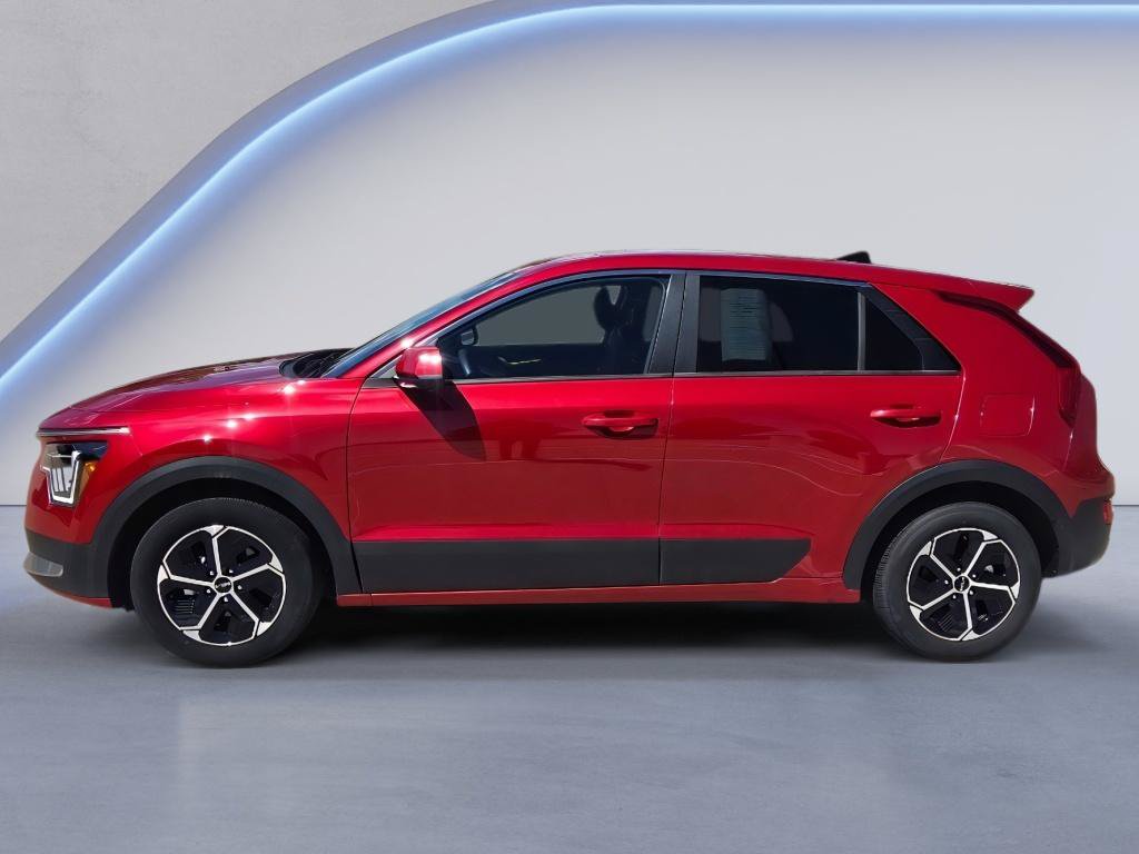 Used 2025 Kia Niro LX FWD image 2