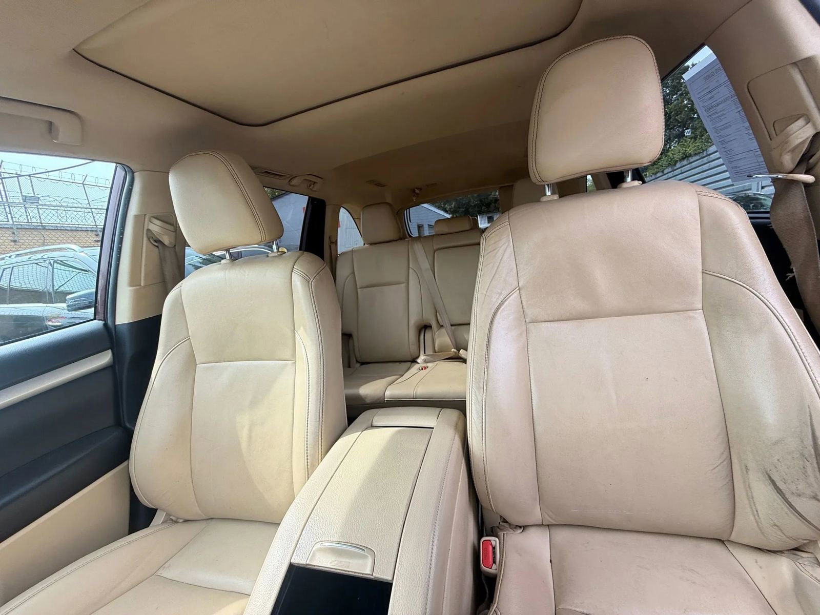 Used 2019 Toyota Highlander XLE image 24