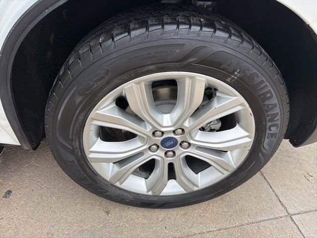 Used 2020 Ford Edge Titanium w/ Equipment Group 301A AWD/4WD image 11