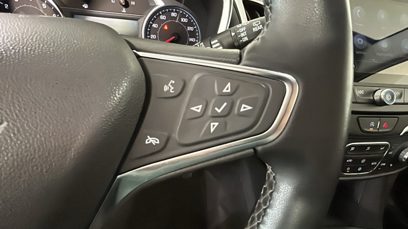 Used 2024 Chevrolet Equinox LT FWD image 21