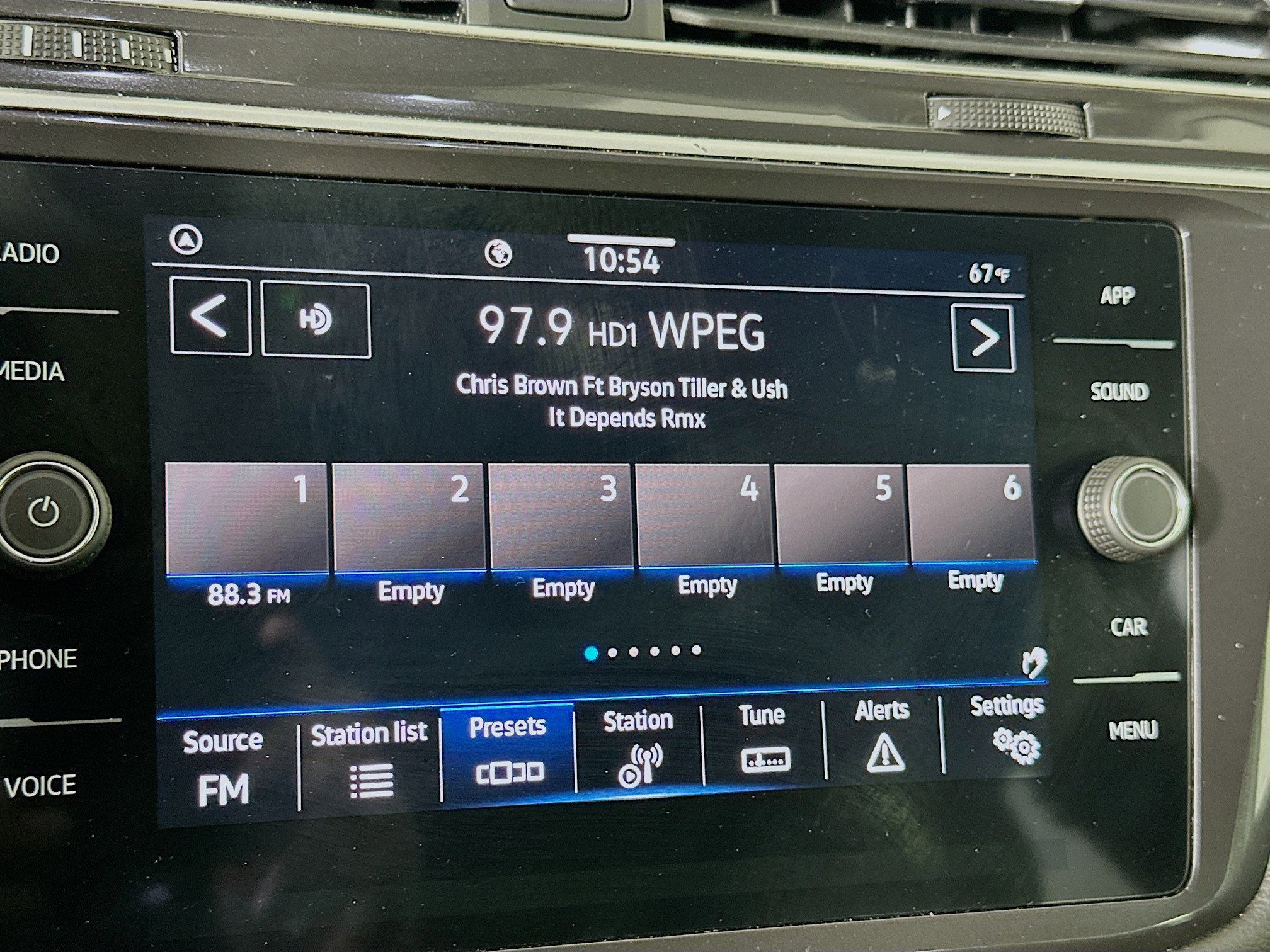 Used 2024 Volkswagen Tiguan Wolfsburg Edition image 21