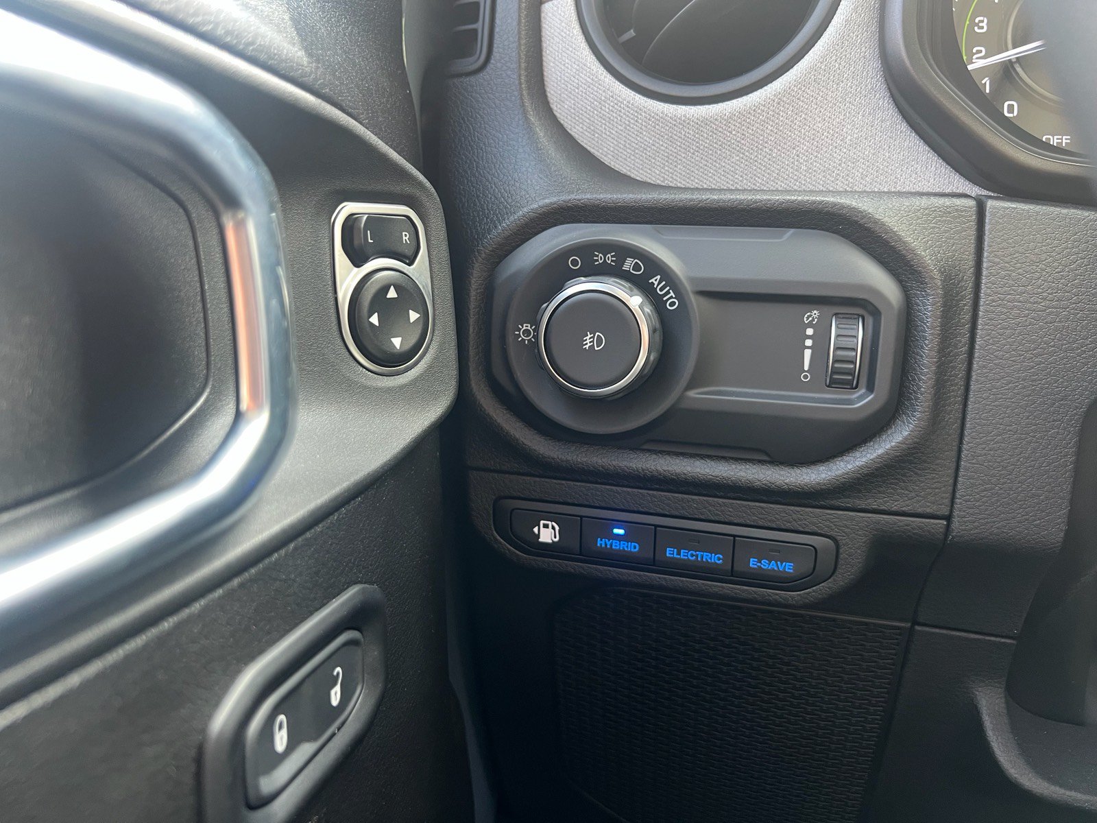 Used 2024 Jeep Wrangler Unlimited AWD/4WD image 19
