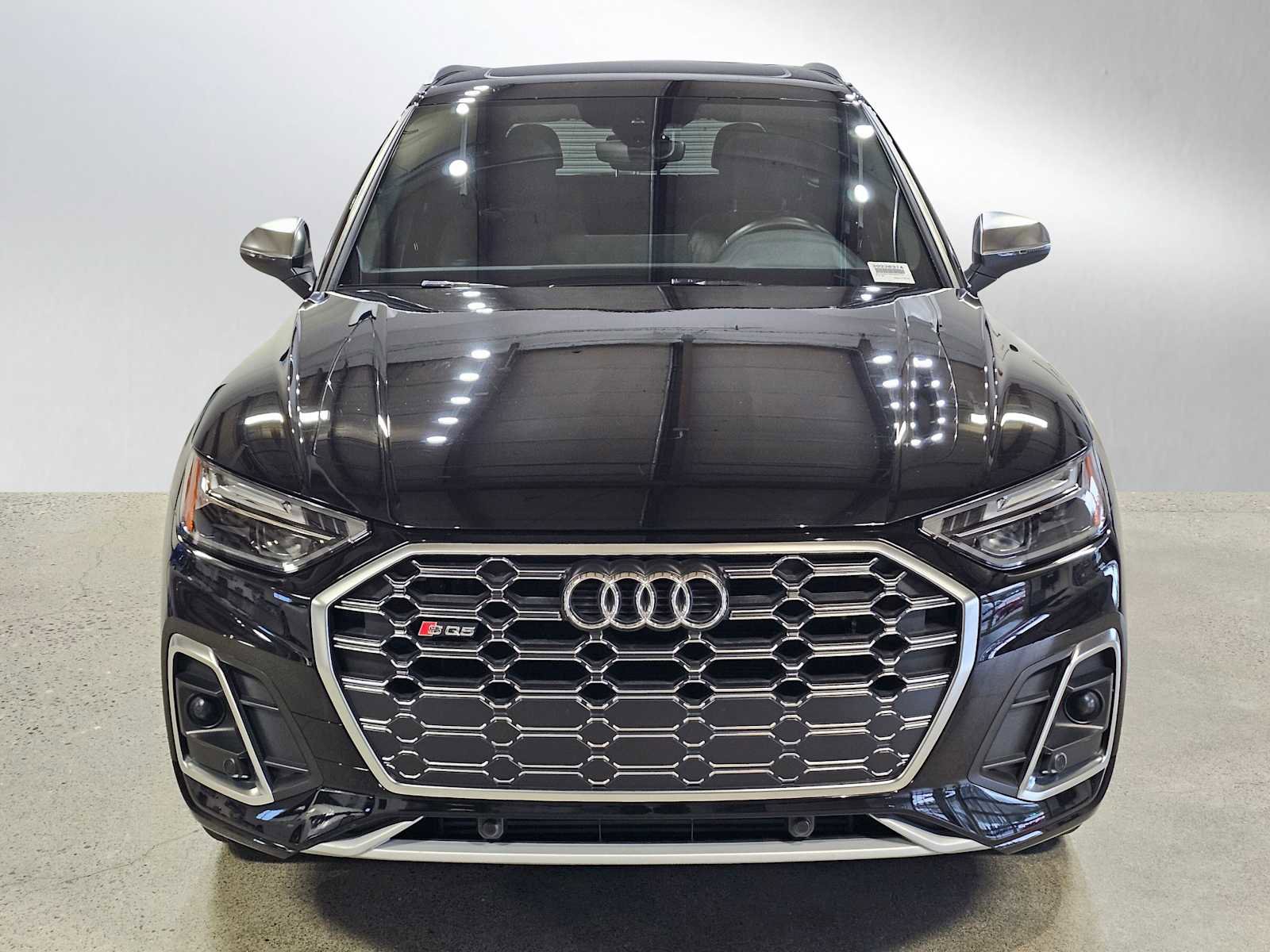 Used 2023 Audi SQ5 Premium w/ Convenience Package image 2