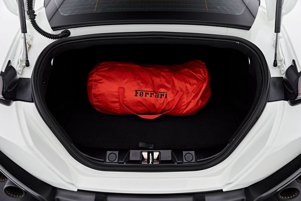 Used 2022 Ferrari Roma RWD image 33