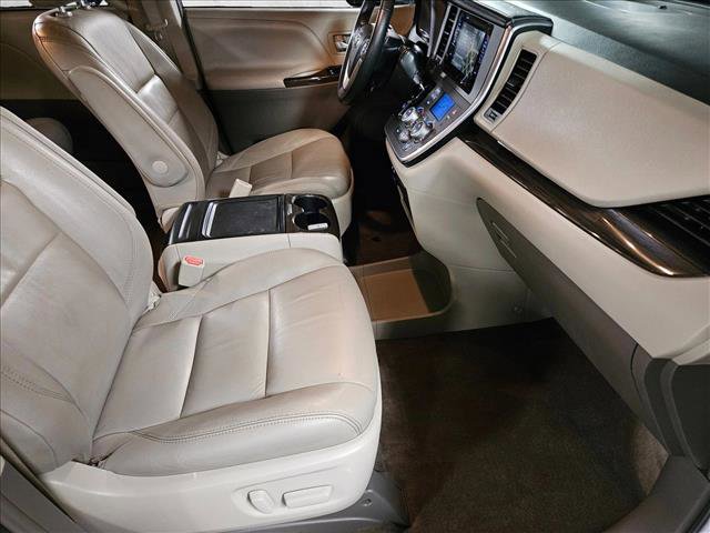 Used 2017 Toyota Sienna XLE w/ XLE Navigation Package image 22