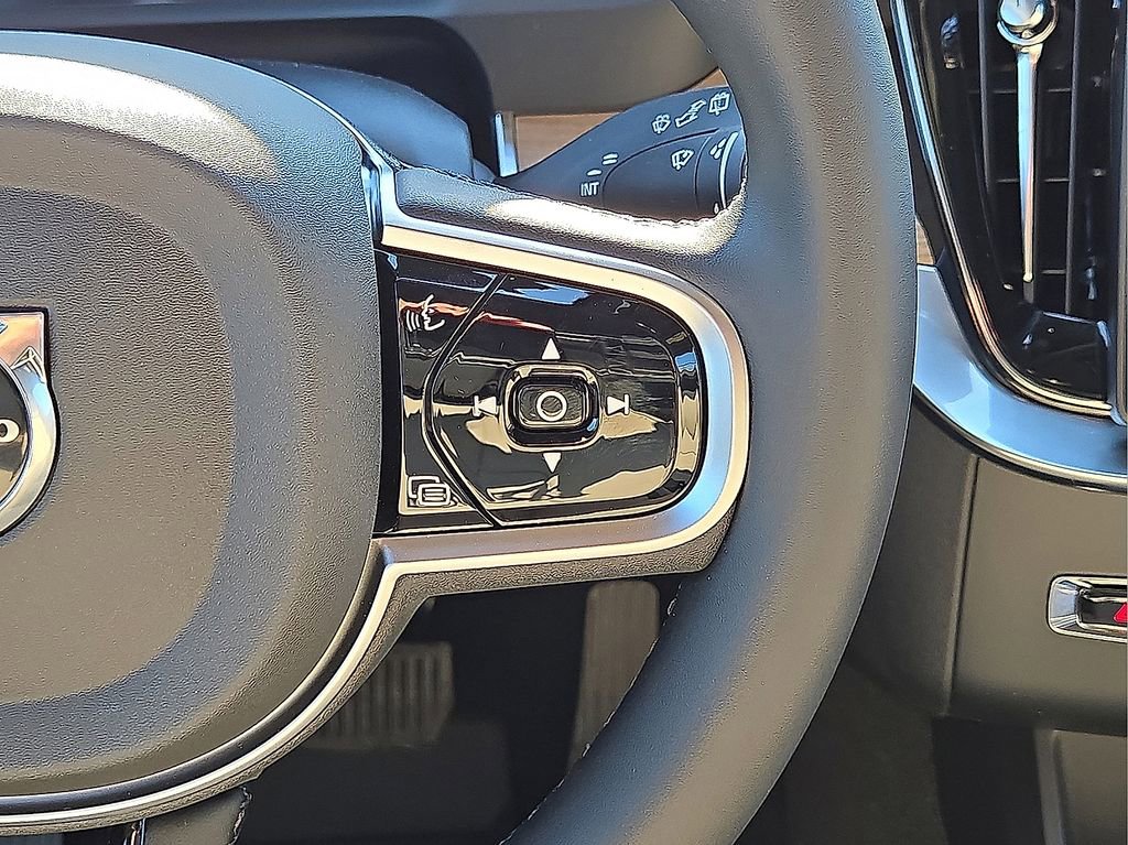 Certified 2026 Volvo XC90 B6 Plus w/ Protection Package Premier image 19