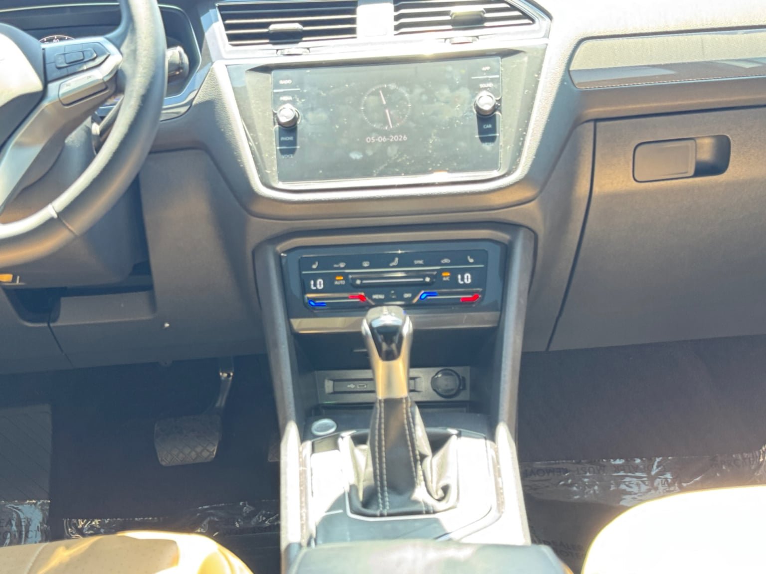 Used 2024 Volkswagen Tiguan SE w/ Panoramic Sunroof Package FWD image 15