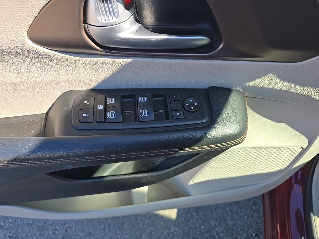 Used 2017 Chrysler Pacifica Touring-L Plus w/ Tire & Wheel Group FWD image 10