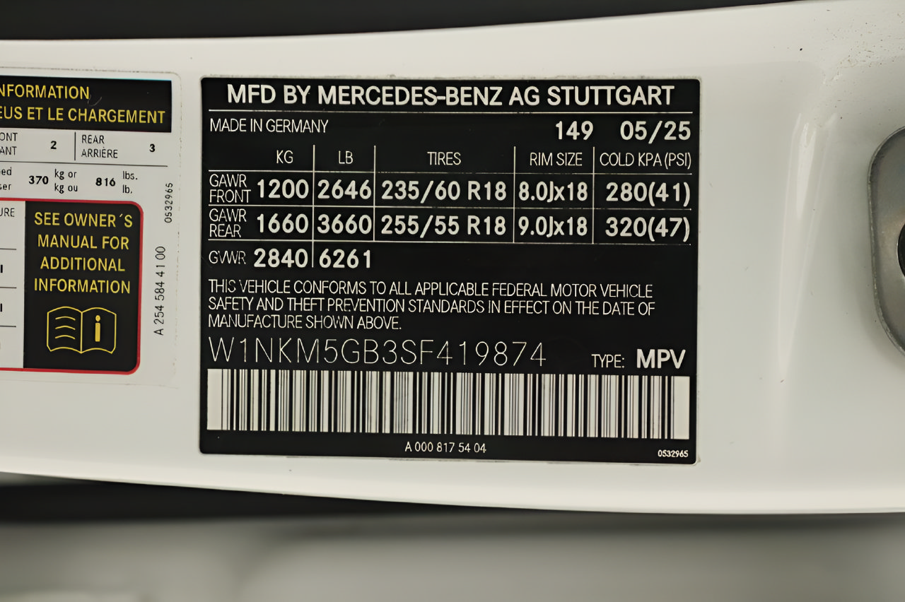 Used 2025 Mercedes-Benz GLC 350e 4MATIC image 16