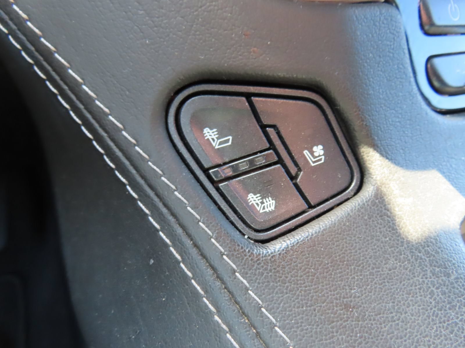 Used 2020 GMC Yukon XL SLT w/ Premium Edition AWD/4WD image 28