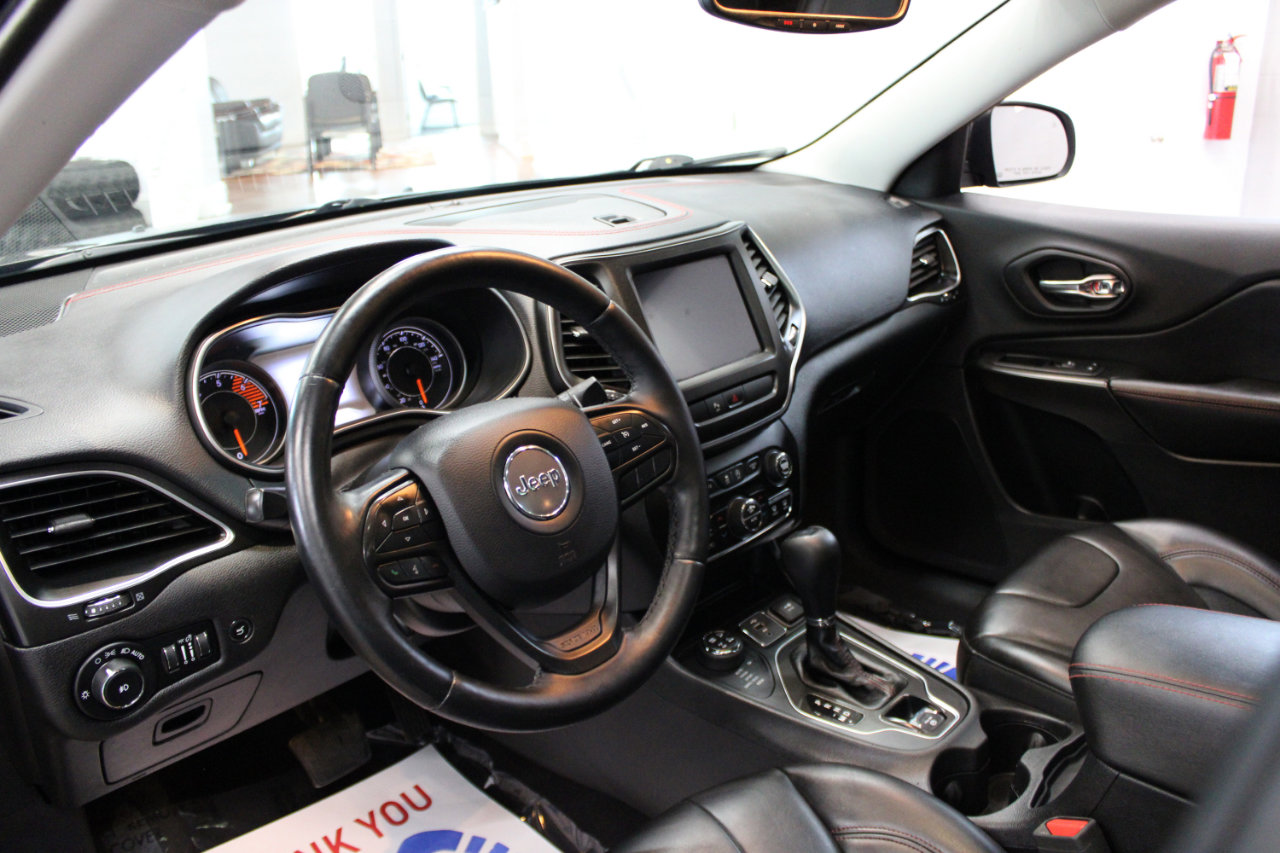 Used 2019 Jeep Cherokee Trailhawk w/ Comfort & Convenience Group image 9