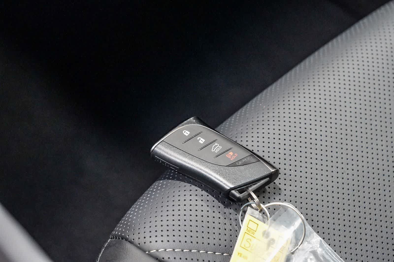 Used 2025 Lexus ES 300h w/ Accessory Package (Z2) FWD image 29
