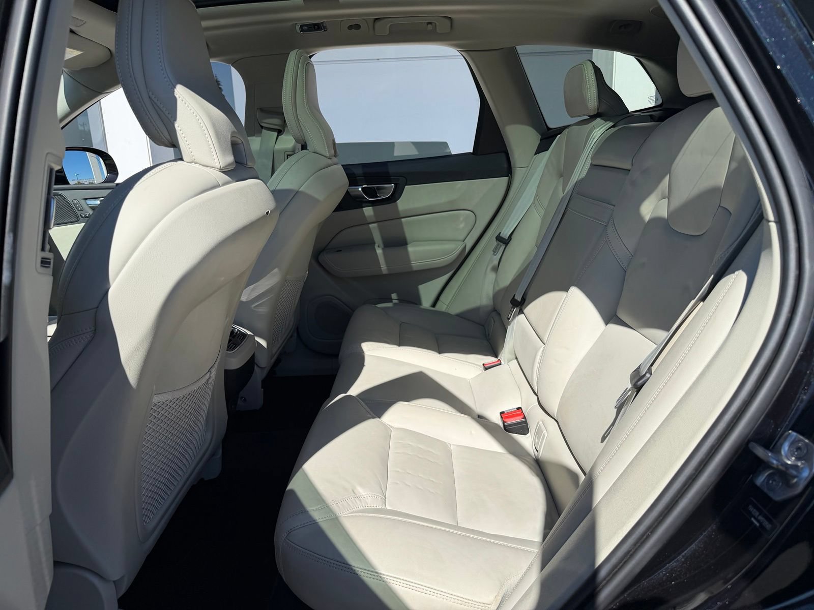 Used 2021 Volvo XC60 T5 Inscription w/ Advanced Package AWD/4WD image 18