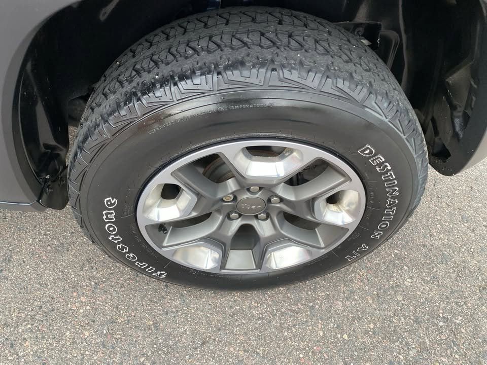 Used 2019 Jeep Cherokee Trailhawk w/ Cold Weather Group AWD/4WD image 18