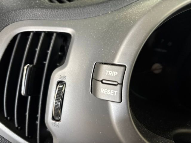 Used 2015 Kia Sportage LX FWD image 19