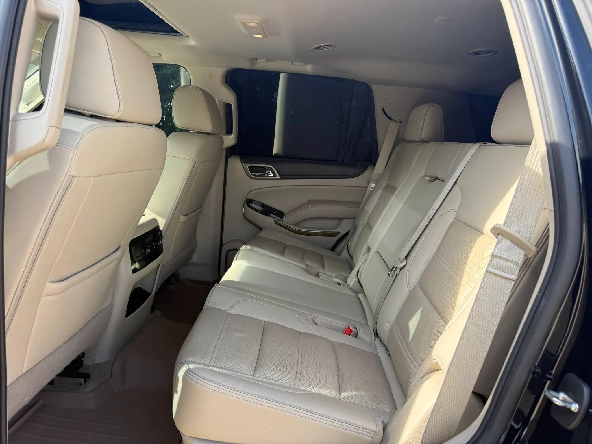 Used 2017 GMC Yukon Denali AWD/4WD image 12