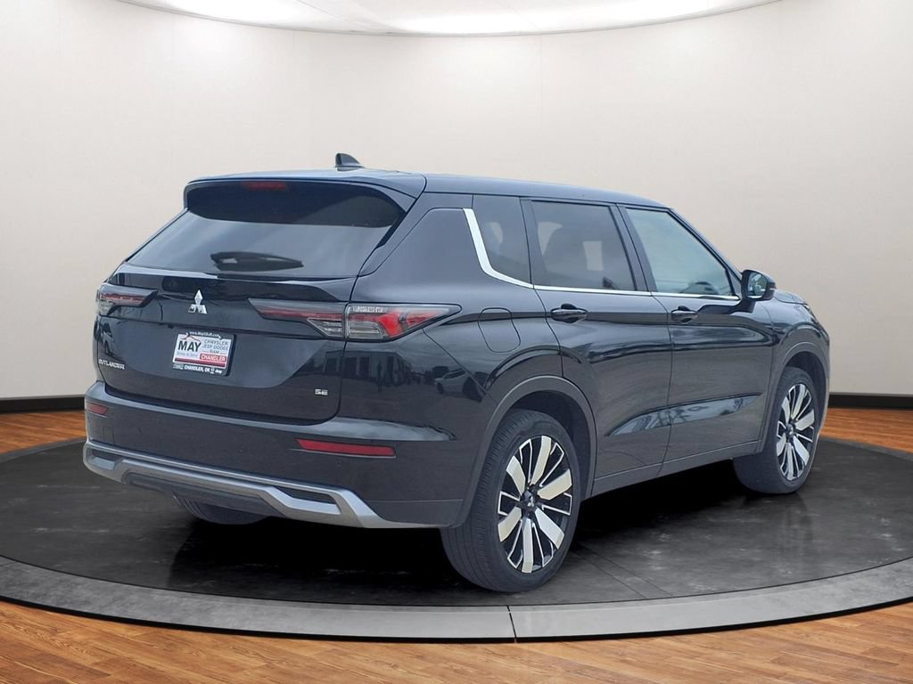 Used 2025 Mitsubishi Outlander SE FWD image 14
