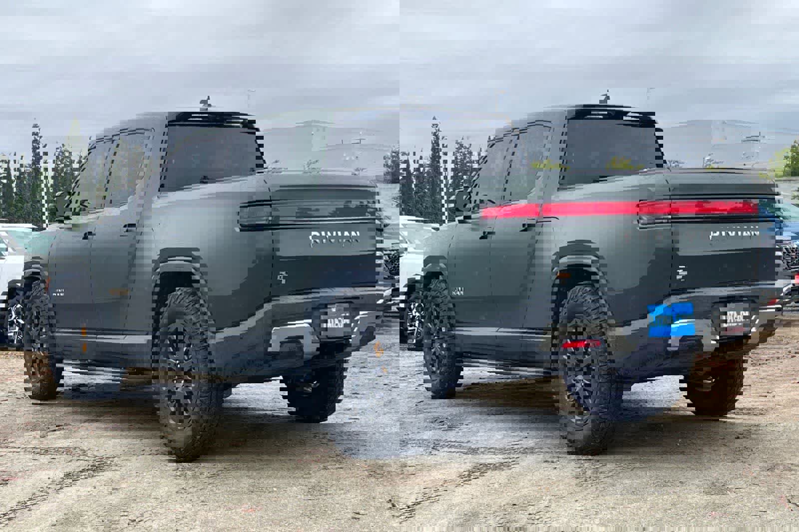 Used 2022 Rivian R1T Adventure image 7