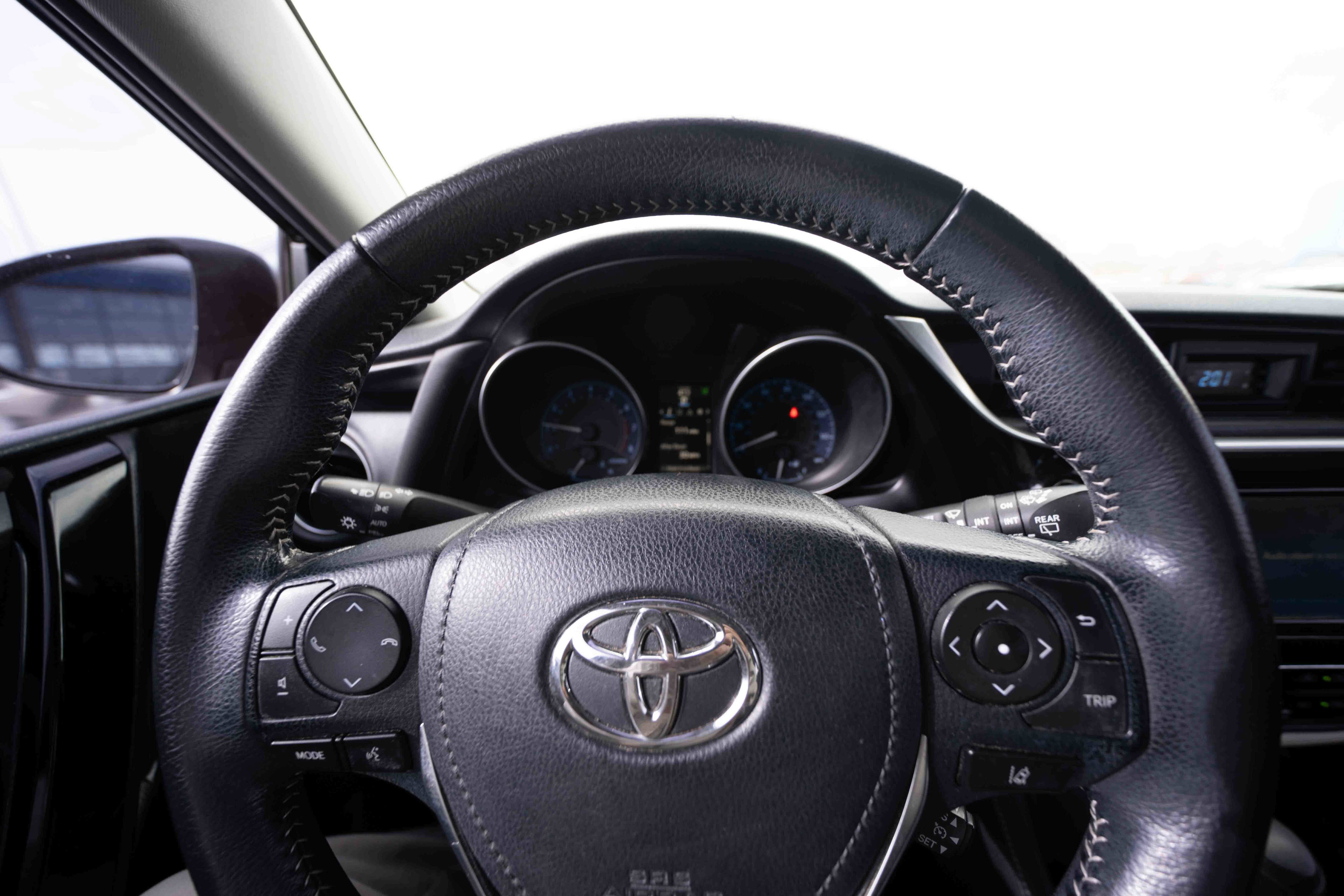 Used 2018 Toyota Corolla iM image 15