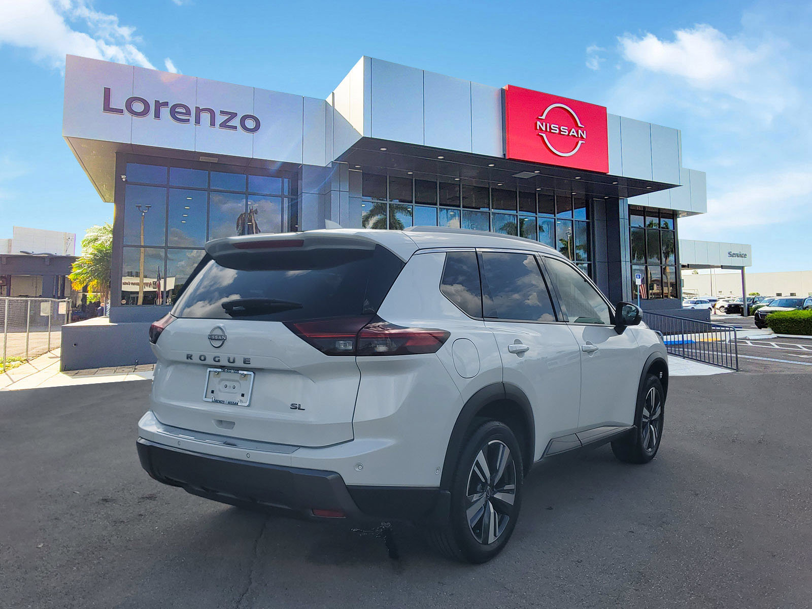 Used 2025 Nissan Rogue SL FWD image 5