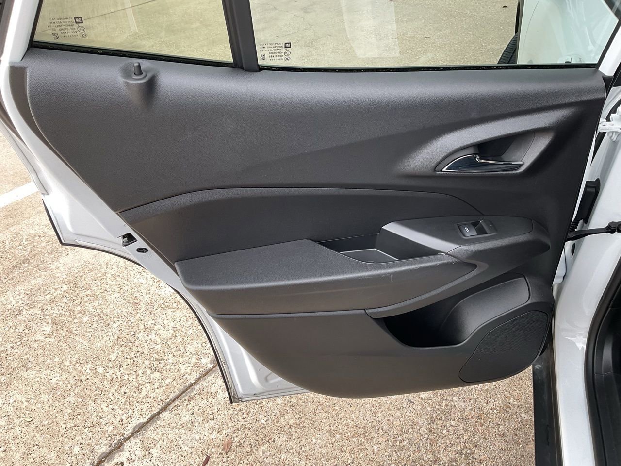 Used 2025 Chevrolet Trax LT image 18