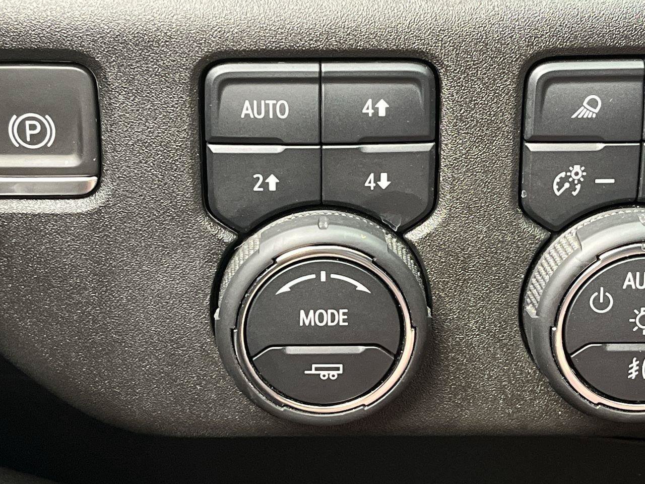 Certified 2024 Chevrolet Silverado 1500 LTZ AWD/4WD image 17
