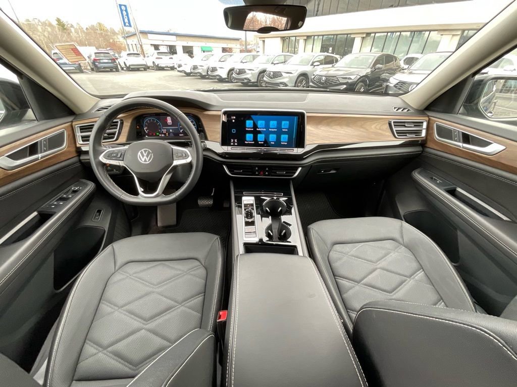 Used 2025 Volkswagen Atlas SE image 8