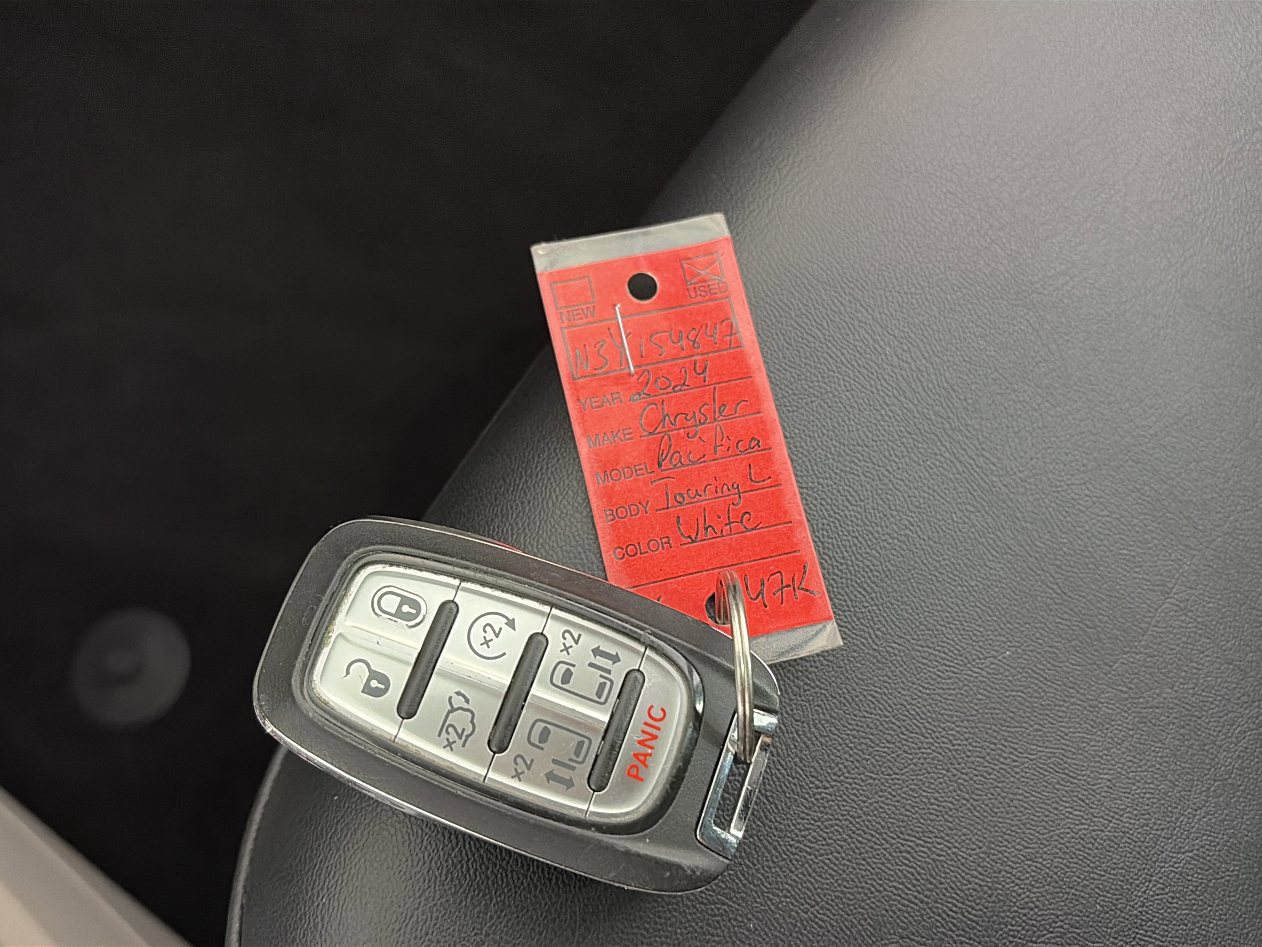 Used 2024 Chrysler Pacifica Touring-L image 30