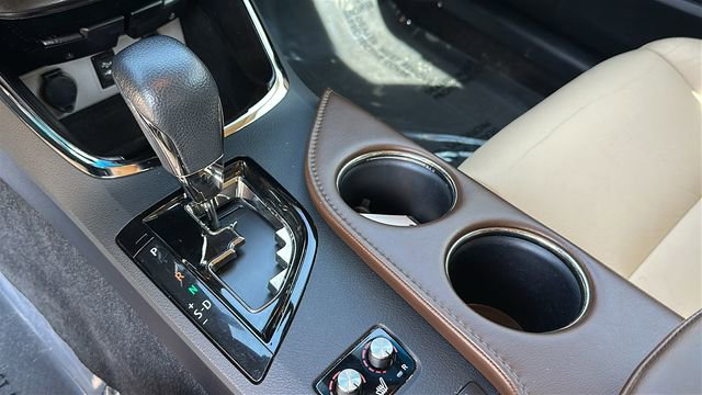 Used 2017 Toyota Avalon XLE Plus FWD image 29