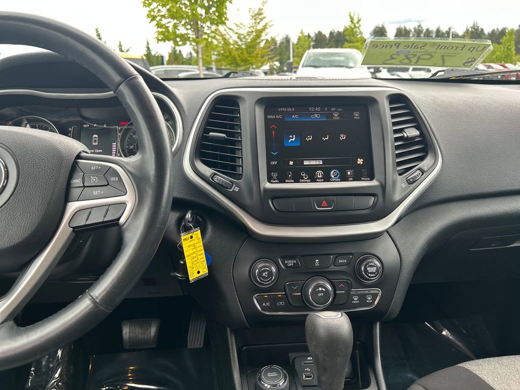 Used 2014 Jeep Cherokee Latitude w/ Trailer Tow Group AWD/4WD image 23
