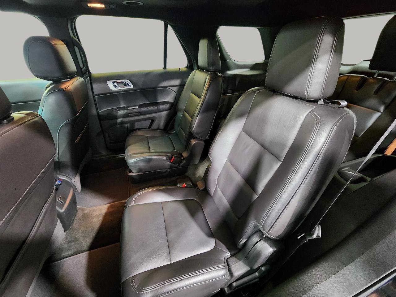 Used 2015 Ford Explorer XLT w/ Equipment Group 202A AWD/4WD image 31