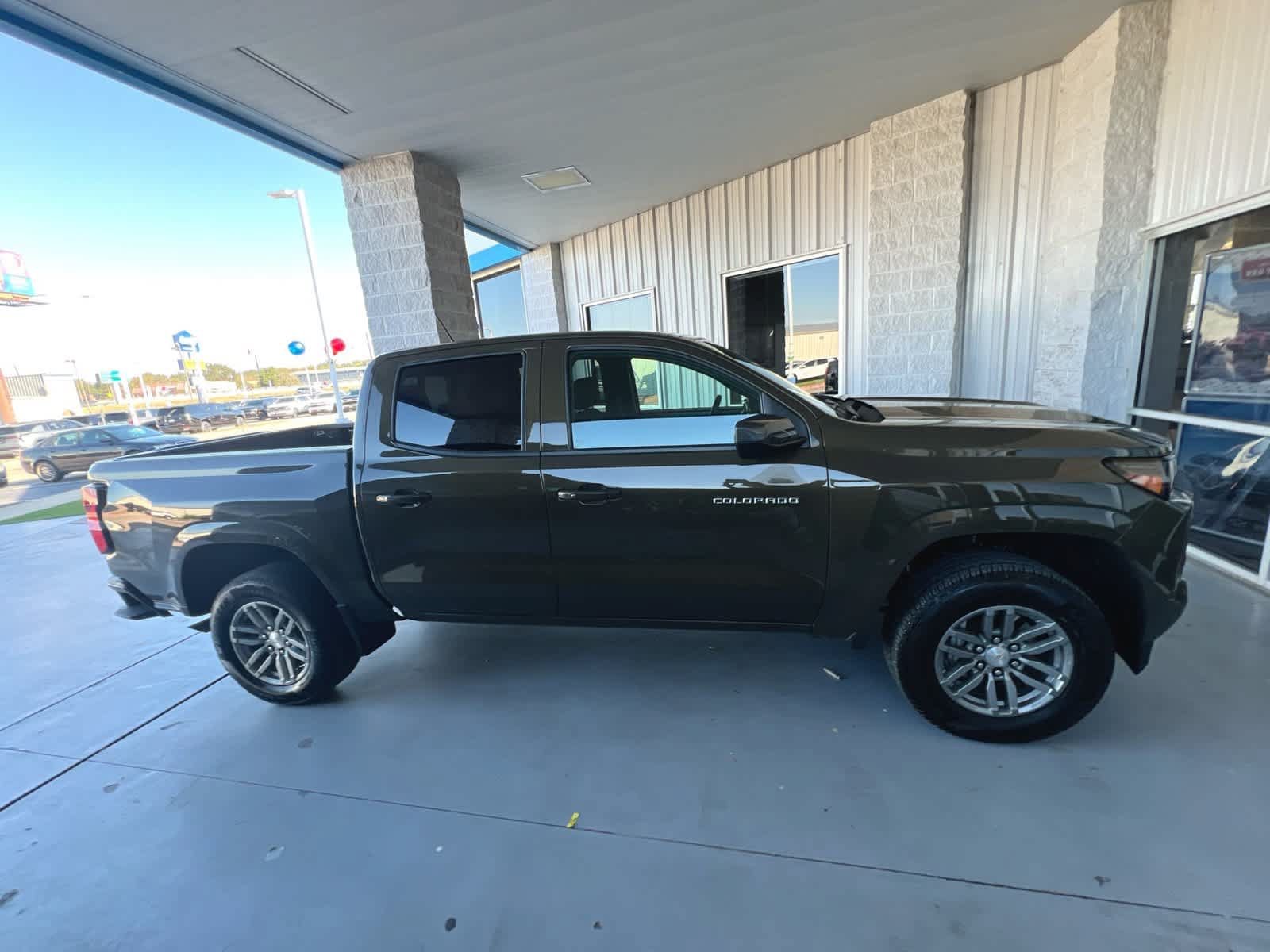 Used 2024 Chevrolet Colorado LT w/ LT Convenience Package RWD image 9