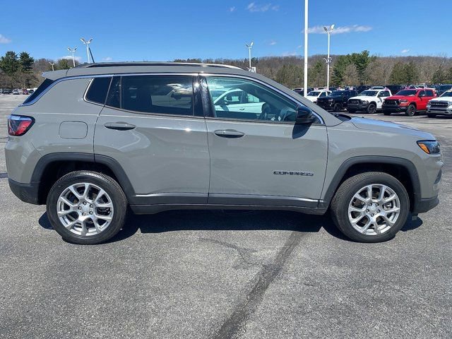 Certified 2023 Jeep Compass Latitude image 8
