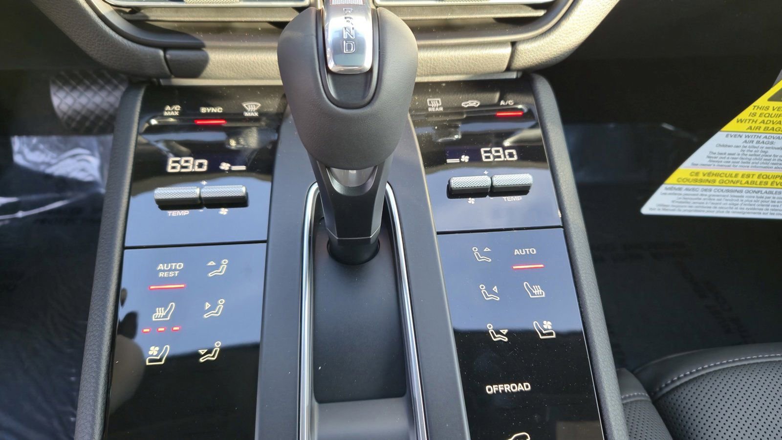 Certified 2025 Porsche Macan image 27