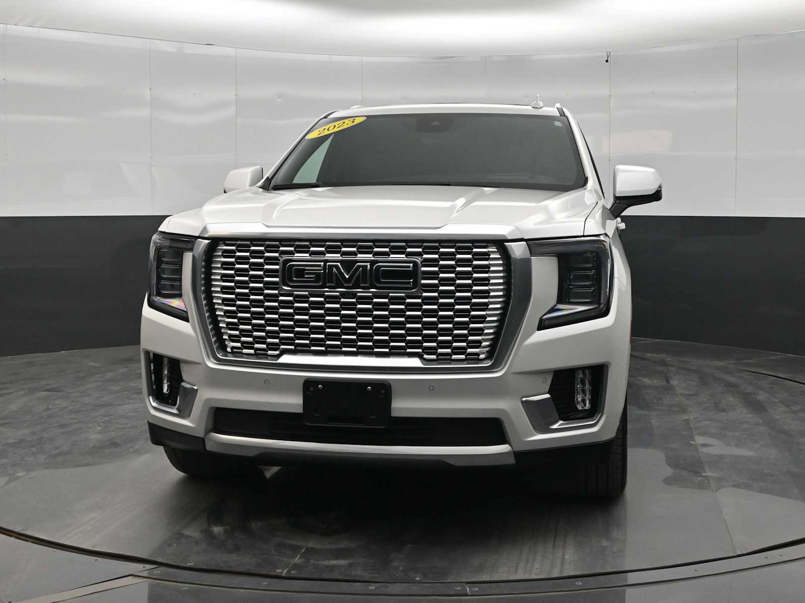 Used 2023 GMC Yukon Denali w/ Denali Reserve Package AWD/4WD image 3