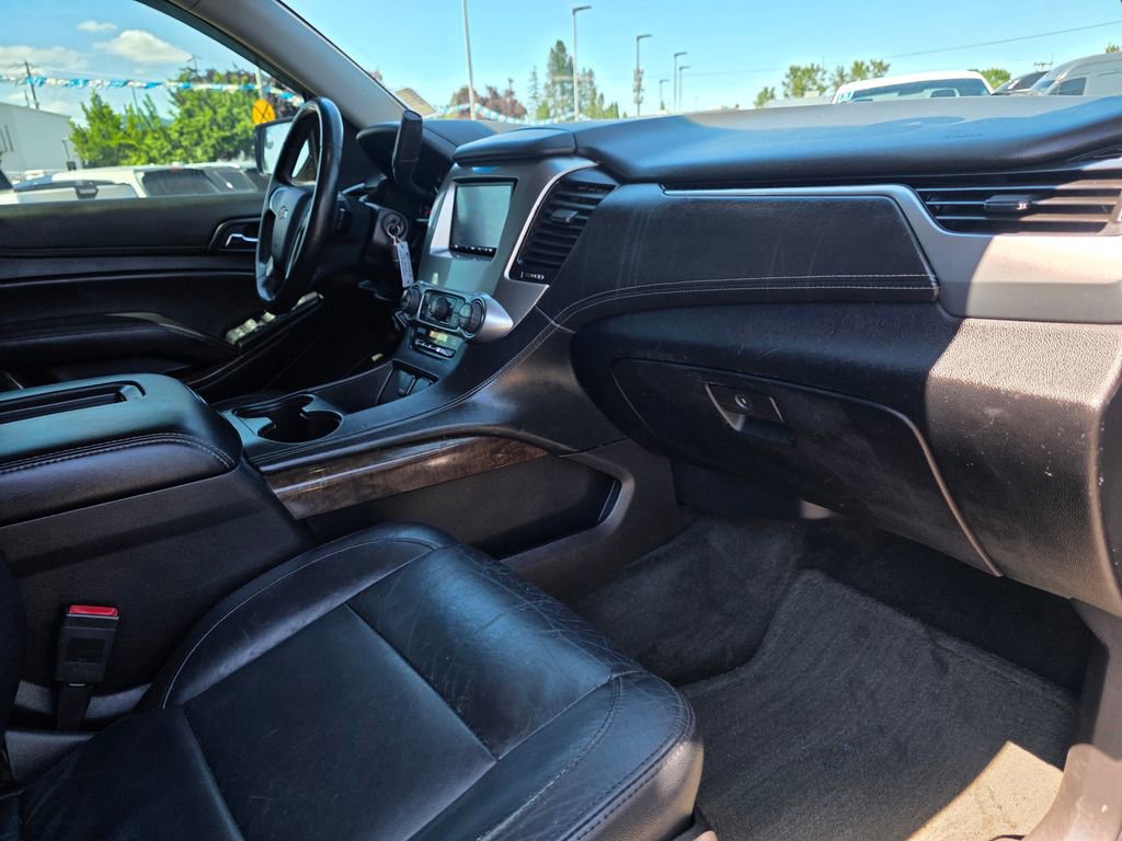 Used 2015 Chevrolet Suburban LS RWD image 25