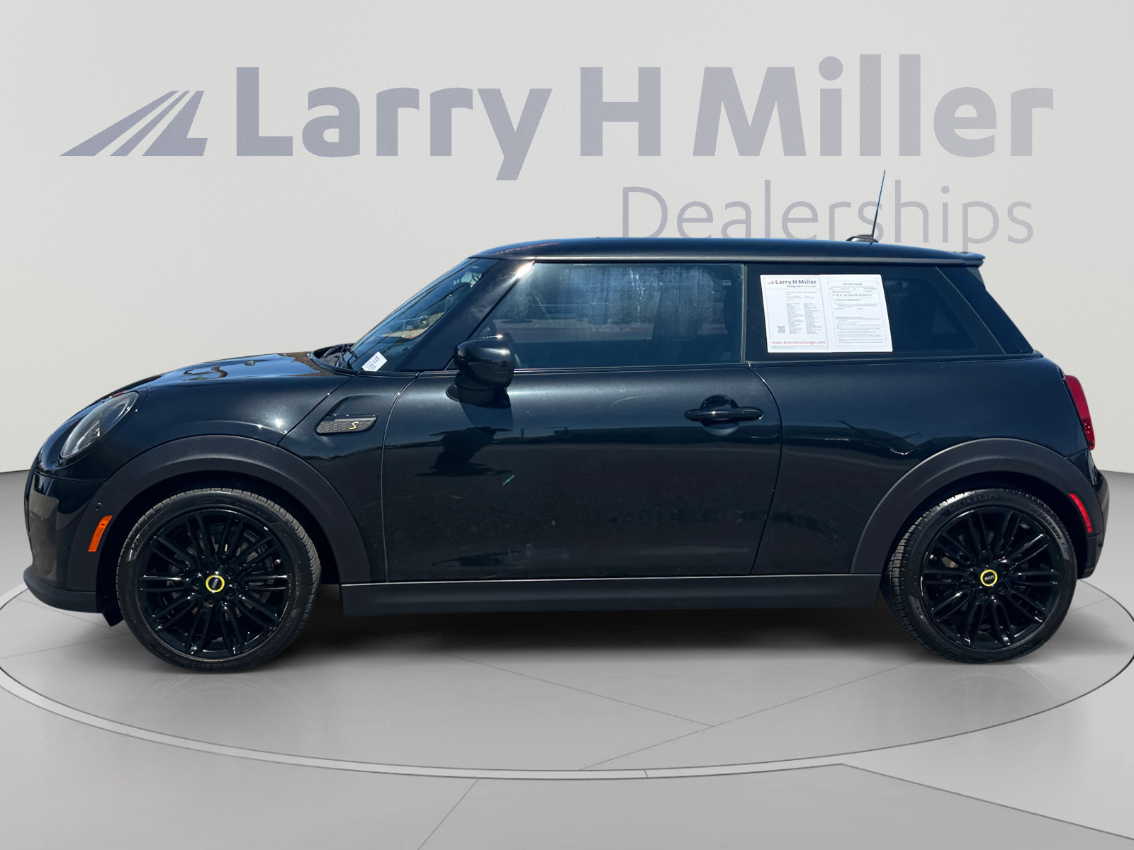 Used 2023 MINI Cooper SE FWD image 2