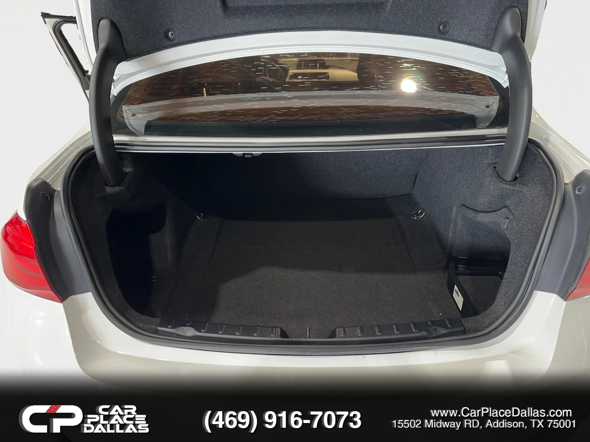 Used 2017 BMW 320i Sedan RWD image 23