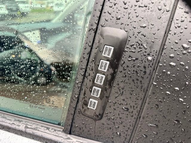 Used 2022 Ford Maverick Lariat w/ Lariat Luxury Package image 12