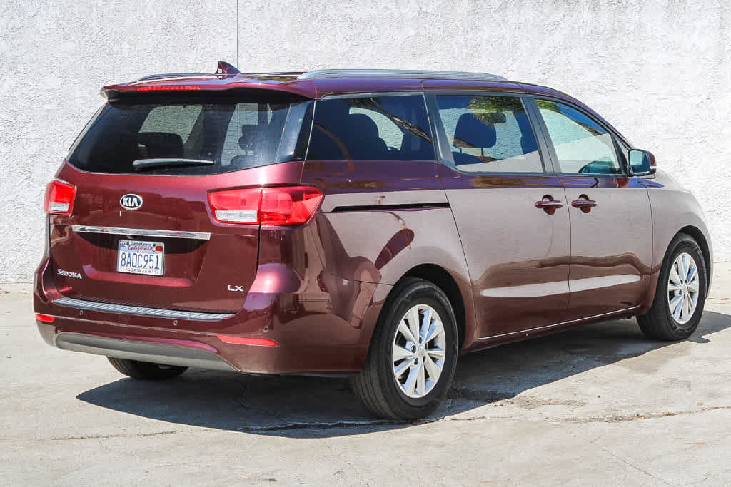 Used 2017 Kia Sedona LX w/ LX Essentials Premium Package FWD image 6