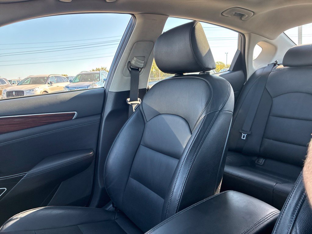 Used 2017 Kia Cadenza Premium w/ Luxury Package FWD image 21