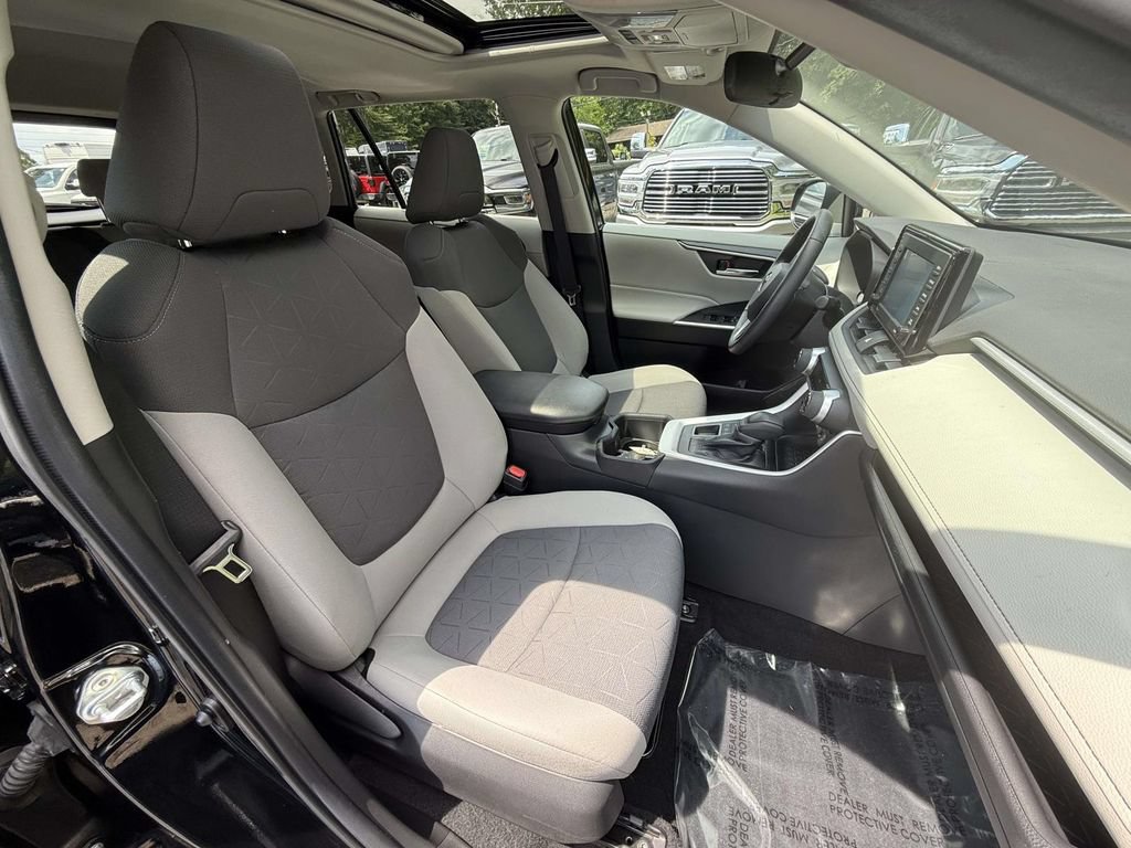 Used 2022 Toyota RAV4 XLE w/ Convenience Package AWD/4WD image 9