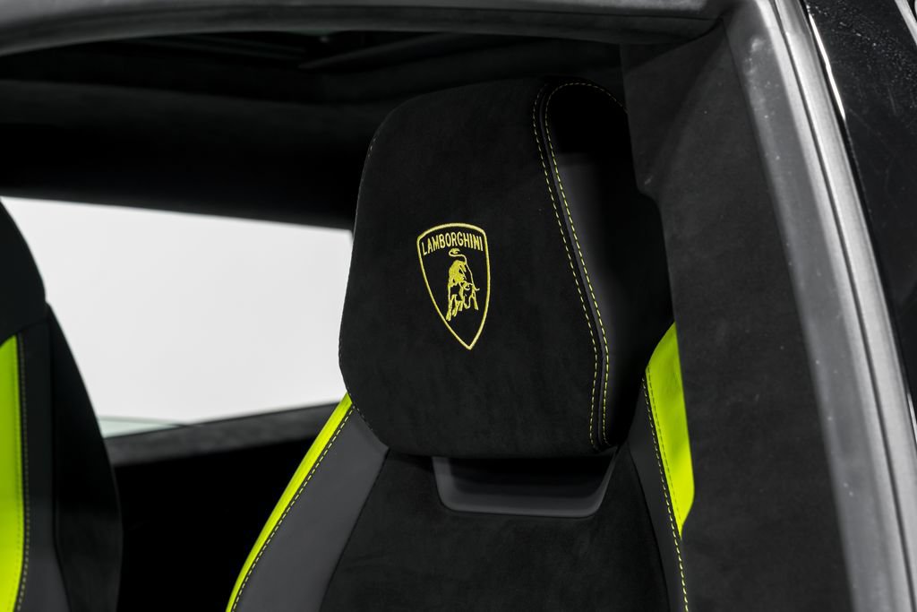 Used 2024 Lamborghini Urus Performante AWD/4WD image 20