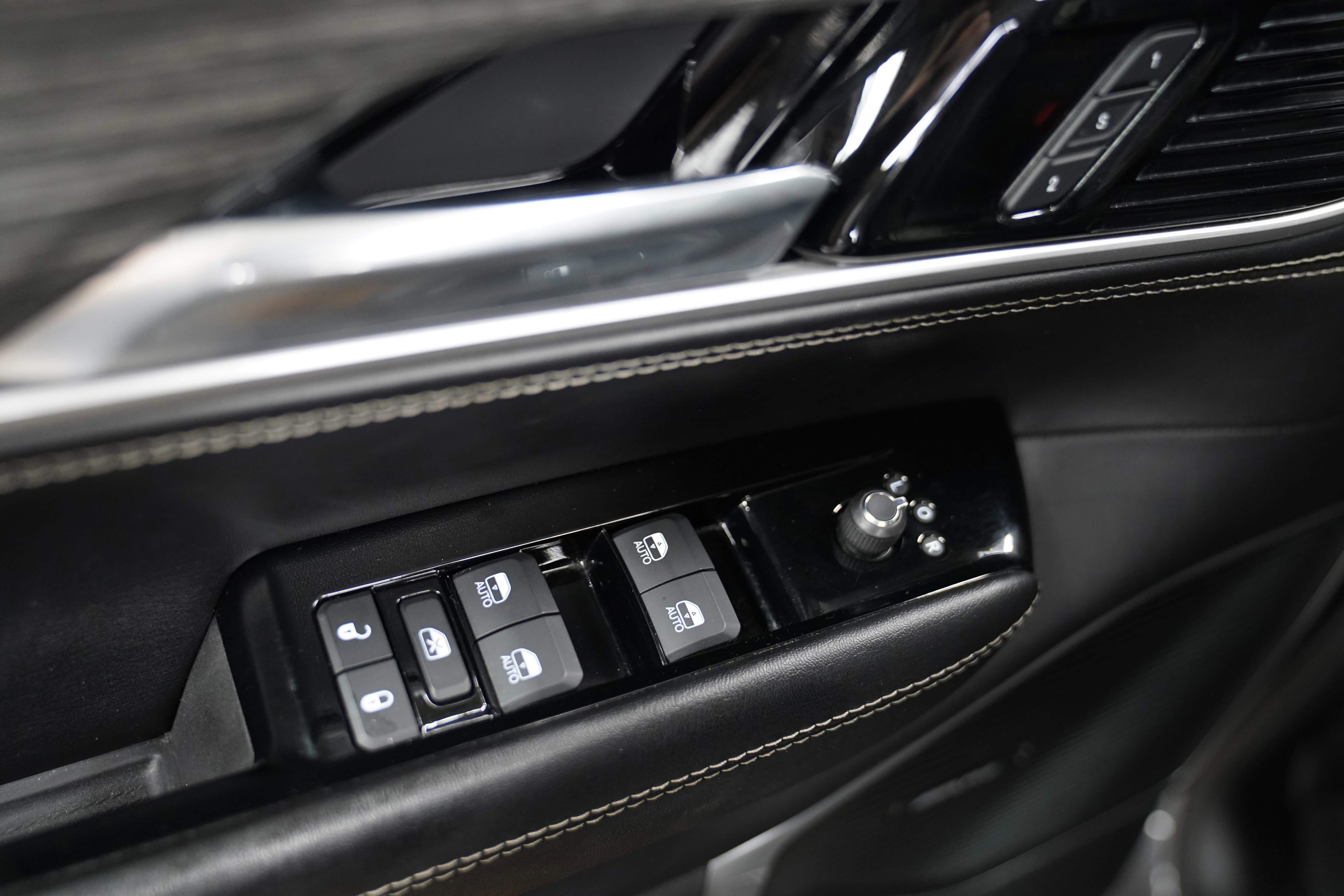 Used 2023 Jeep Wagoneer Series III w/ Preferred Equipment Group image 18