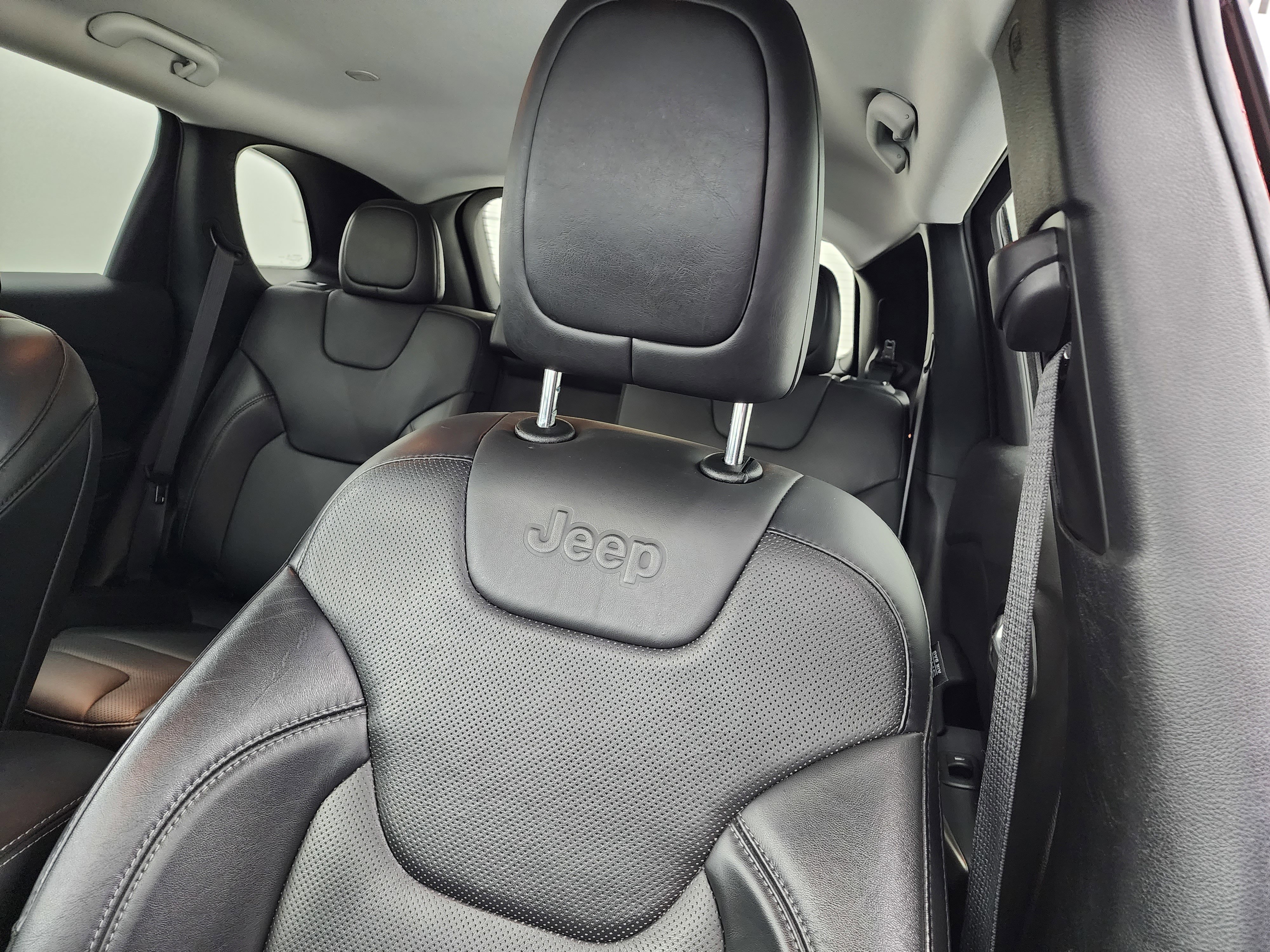 Used 2020 Jeep Cherokee Limited image 41