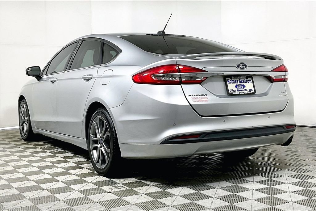 Used 2017 Ford Fusion SE w/ Equipment Group 201A image 10