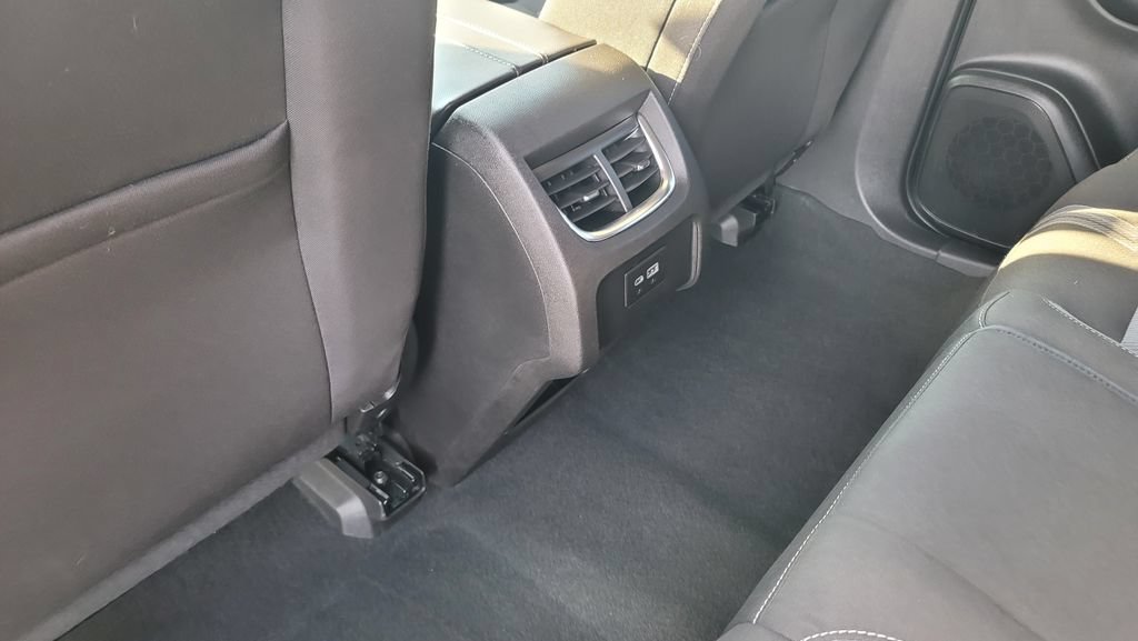 Used 2025 Chevrolet Blazer LT AWD/4WD image 26